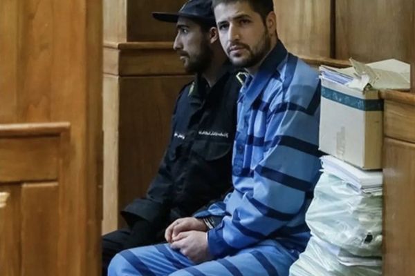 متظاهر إيراني محكوم بالإعدام: في كل لحظة أشعر بحبل المشنقة ملتفا حول رقبتي