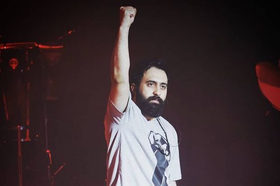 مهدی یراحی، خواننده معترض، به ۲ سال و ۸ ماه حبس و ۷۴ ضربه شلاق محکوم شد