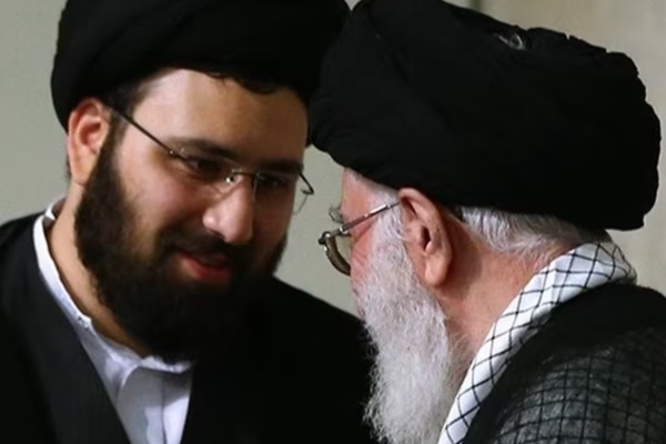 حفيد الخميني يطالب بإعادة الحكم للمواطنين..ويقسم:"الشعب سيحافظ على الإسلام أكثر منا جميعا"