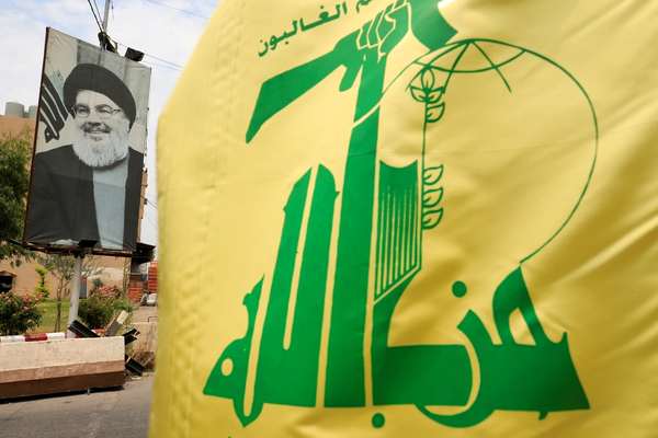 بعد توبيخه.. السفير الإيراني في لبنان يتراجع عن انتقاد مساعي بيروت لنزع سلاح حزب الله