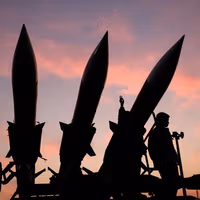 آیا جمهوری اسلامی بحران داخلی را به ماجراجویی خارجی بدل میکند؟