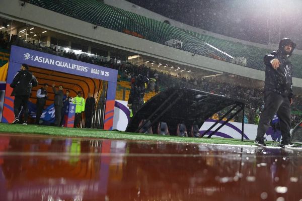 توقّف مباراة إيران والإمارات في تصفيات كأس العالم بطهران.. بسبب انقطاع الكهرباء