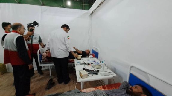 Pir-Hossein Kolivand, the head of the Iranian Red Crescent Society visiting some of the patients at the makeshift clinics in Iraq