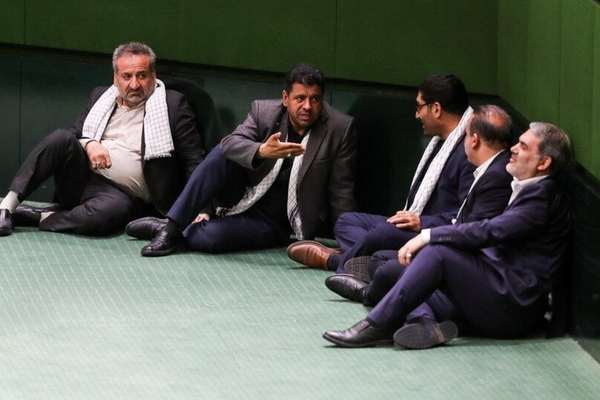لجنة الشؤون الداخلية بالبرلمان الإيراني توافق على مشروع إنشاء وزارة لـ "إدارة الأزمات"