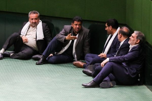 لجنة الشؤون الداخلية بالبرلمان الإيراني توافق على مشروع إنشاء وزارة لـ "إدارة الأزمات"