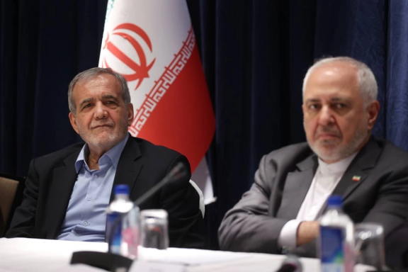 President Masoud Pezeshkian and Mohammad-Javad Zarif at meeting with Iranian expats in New York, 26 September 2024