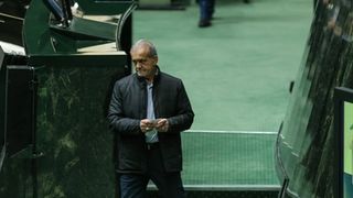 بعد فشل "المصالحة الوطنية" مع المتشددين.. هل يفكر الرئيس الإيراني في مصالحة الشعب؟