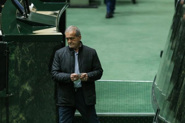 بعد فشل "المصالحة الوطنية" مع المتشددين.. هل يفكر الرئيس الإيراني في مصالحة الشعب؟