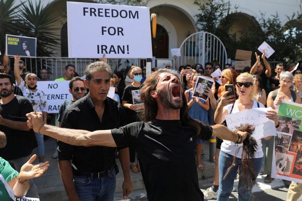 استمرار الدعم العالمي للانتفاضة الشعبية في إيران.. وعقوبات جديدة تستهدف النظام