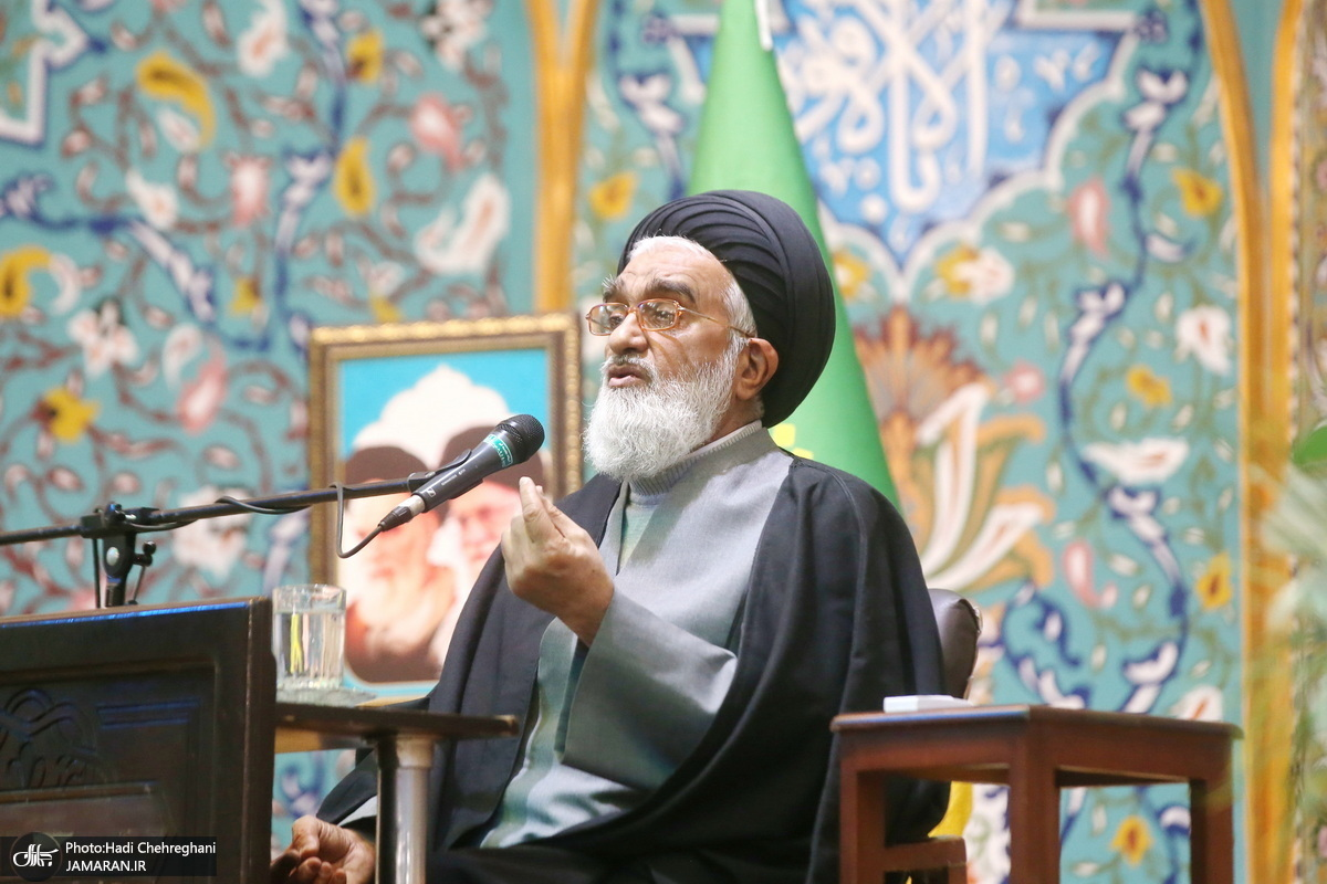 امام جمعه قم: برخورد قاطع قانونی و امنیتی با بی‌حجاب‌ها ضروری است