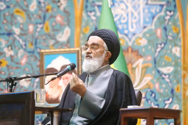 امام جمعه قم: برخورد قاطع قانونی و امنیتی با بیحجابها ضروری است