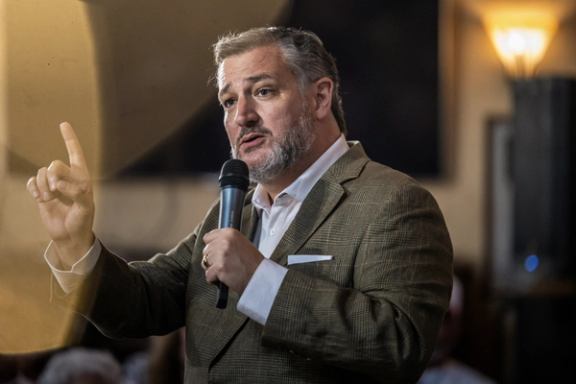 Influential commentator, hawkish senators urge hard US line on Iran