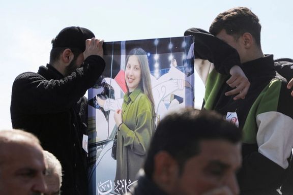 تشییع جنازه شیندا عادل کیشو، دانشجوی کرد دانشگاه لاذقیه، که در درگیری های روزهای گذشته کشته شد