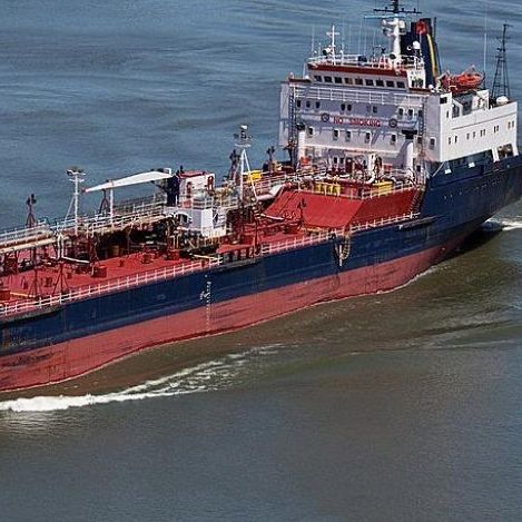 افراد مسلح پس از ۷ ساعت گروگانگیری و برداشتن شیئی از کشتی آسفالت پرینسس خارج شدند