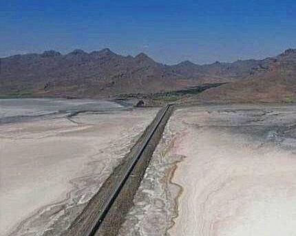 تصاویری جدید از دریاچه ارومیه؛ شورهزار گسترده شده و تمامی بخشهای آبی آن تقریبا خشک است