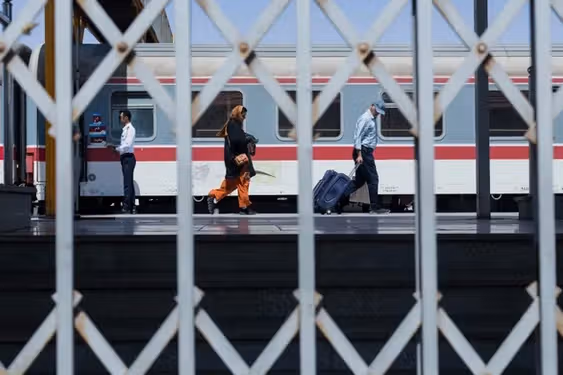 ركود غير مسبوق في صناعة السياحة الإيرانية تحت ظل شبح الحرب