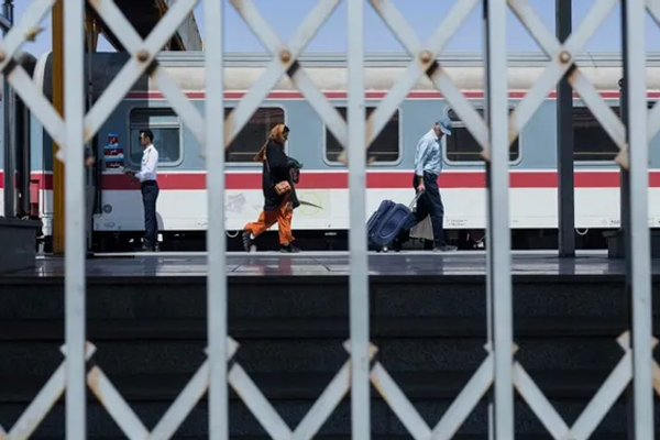 ركود غير مسبوق في صناعة السياحة الإيرانية تحت ظل شبح الحرب