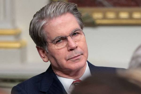 هددت مشتري النفط ودعت الدول الخليجية لتجميد الأصول.. أميركا تكثّف الضغط لخنق اقتصاد إيران