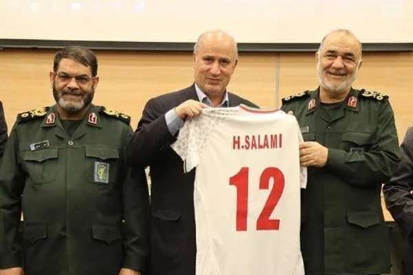 کانادا مهدی تاج، فرمانده پیشین سپاه، را پس از ورود به ونکوور، به ایران بازگرداند