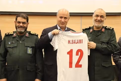 کانادا مهدی تاج، فرمانده پیشین سپاه، را پس از ورود به ونکوور، به ایران بازگرداند