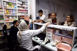 أصبحت نادرة وباهظة الثمن.. أزمة أدوية الأمراض النفسية والعصبية تتفاقم في إيران