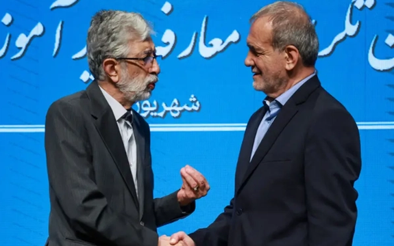 الرئيس الإيراني يمنح منصبًا جديدًا لصهر ابن المرشد خامنئي