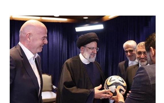 استاد دانشگاه تهران: رئیسی با رییس فیفا دیدار کرد تا فوتبال ایران را بهتر به دنیا بشناساند