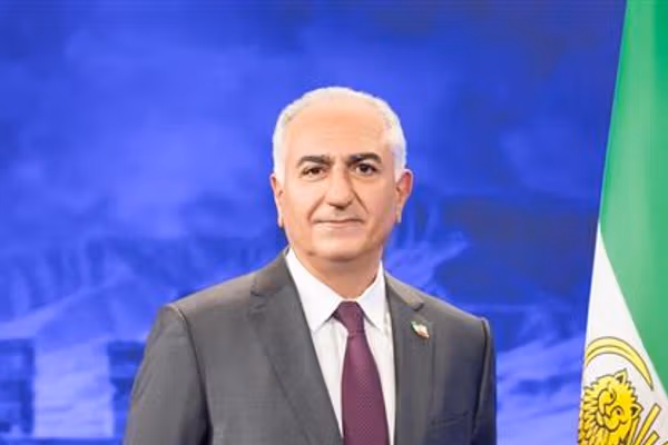 شاهزاده رضا پهلوی: فعلا از حضور در خیابانها خودداری کنید