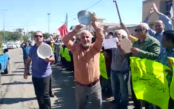 عمال إيران ينددون بإقرار الحد الأدنى للأجور.. ويؤكدون: الحل الوحيد هو إسقاط النظام