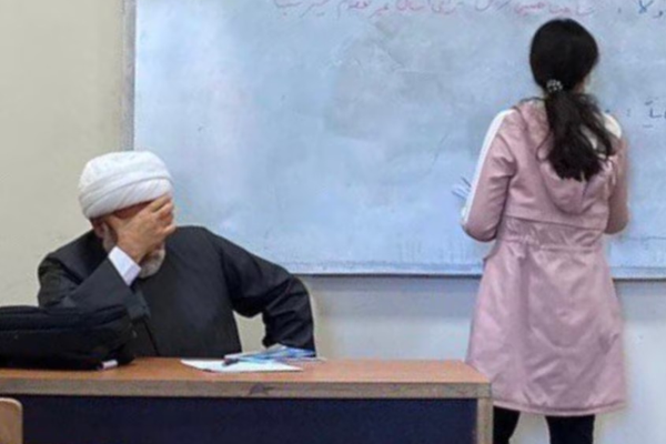 لجنة "الأمر بالمعروف" الإيرانية تقر بفشلها في إرغام النساء على الامتثال للحجاب الإجباري