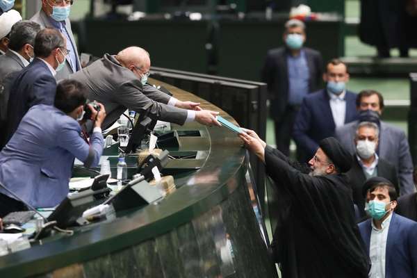 Official Warns About Protecting Iran’s Sovereign Wealth Fund
