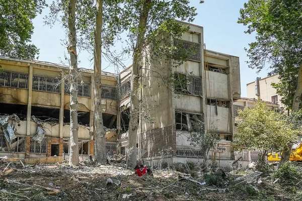 مصير مجهول للسجناء المتحولين جنسيًا في سجن "إيفين" بطهران بعد الهجوم الإسرائيلي