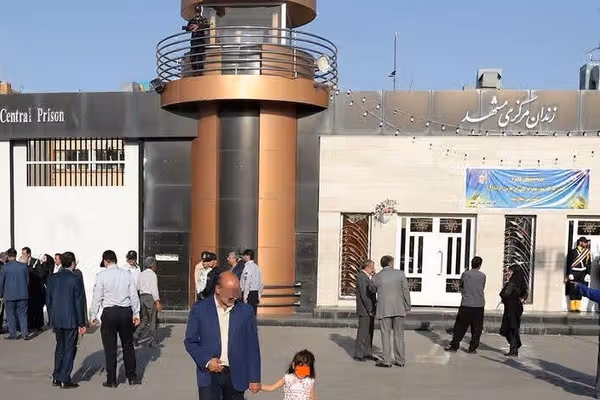 سه زن زندانی سیاسی با اتهامهای سنگین در زندان وکیلآباد مشهد بلاتکلیف ماندهاند