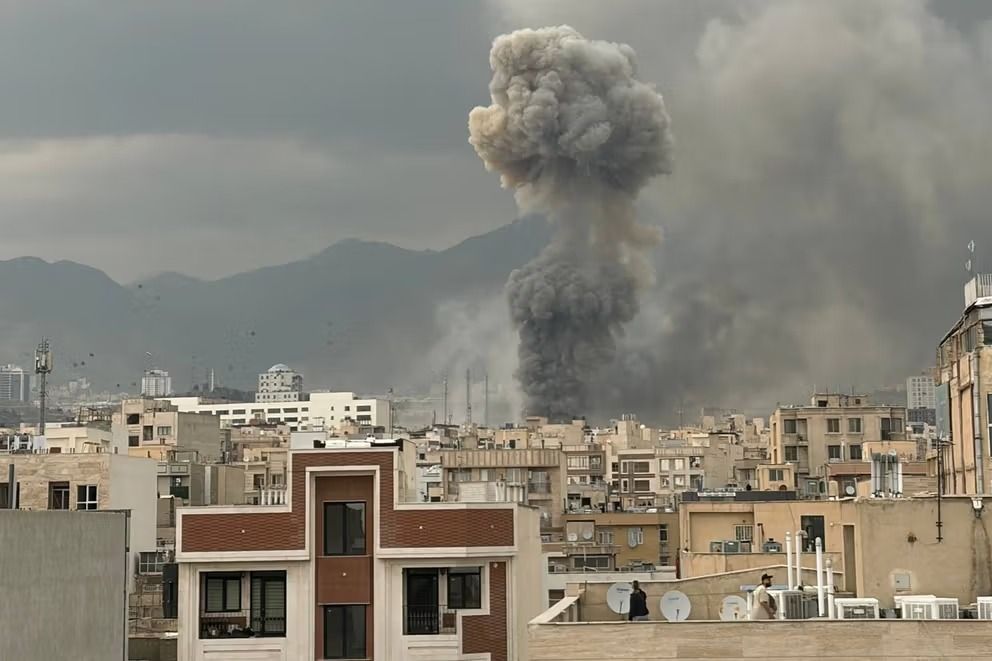 اسرائیل از هدف قرار دادن ده&zwnj;ها مقر نیروهای انتظامی و بسیج در ایران خبر داد