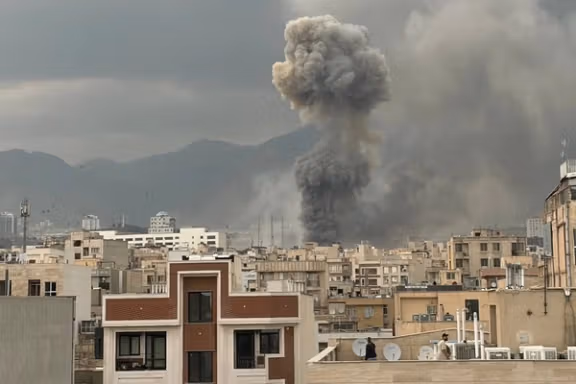 اسرائیل از هدف قرار دادن دهها مقر نیروهای انتظامی و بسیج در ایران خبر داد