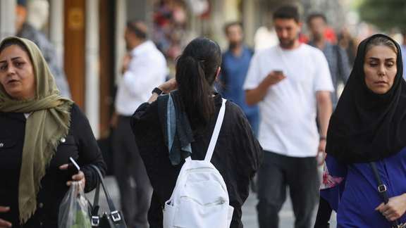 Iranian women defying hijab rules in public