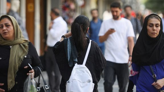 Iranian women defying hijab rules in public