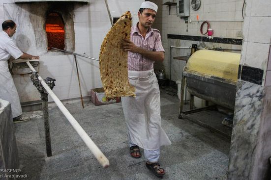 جلالی، عضو کمیسیون کشاورزی مجلس گفت دولت هرجا لازم است قیمت نان را افزایش دهد