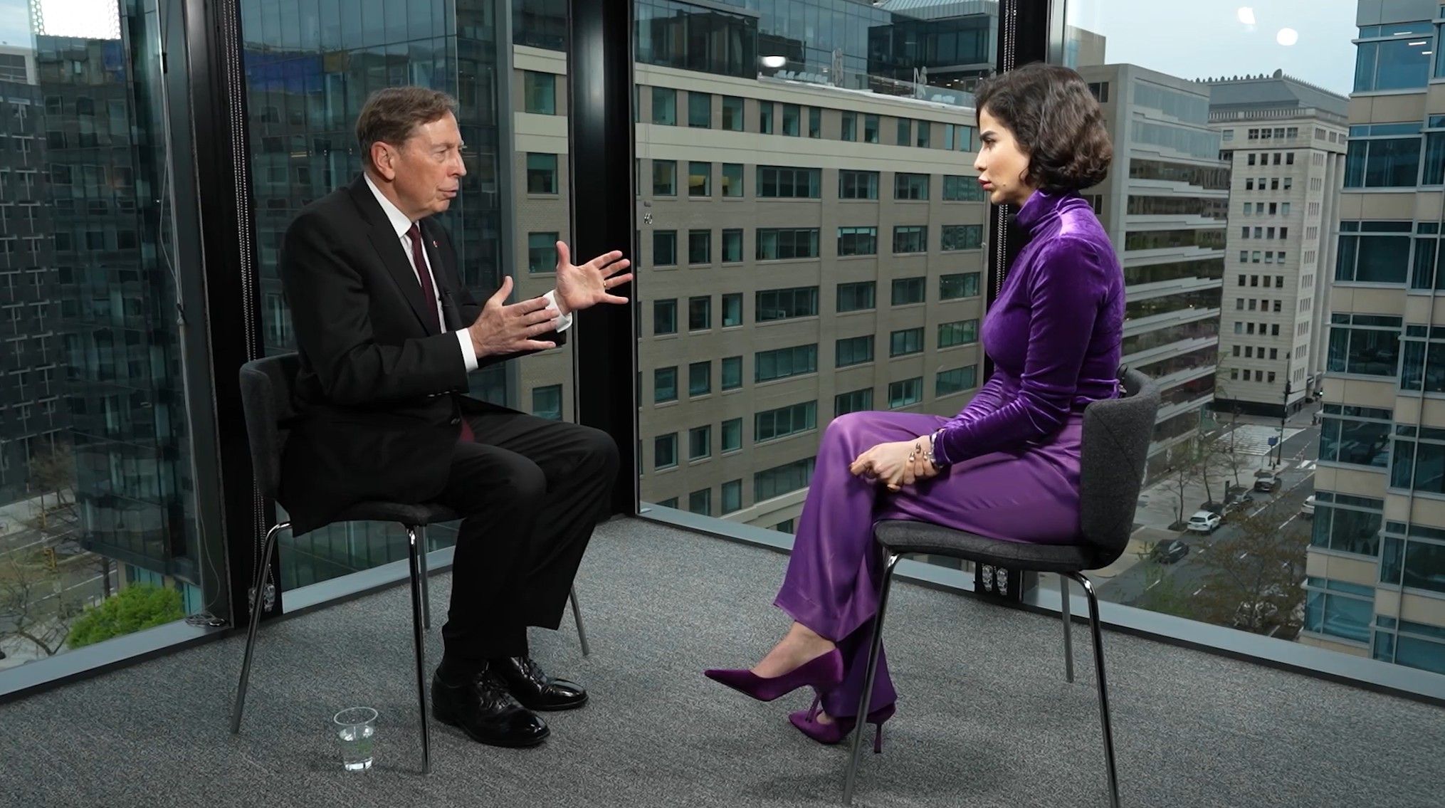 بترايوس: الهجوم على إيران سيشمل المنشآت النووية والدفاعات الجوية والقواعد الصاروخ