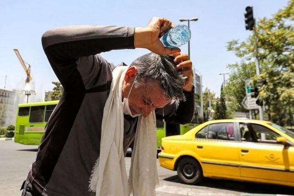 إغلاق المكاتب الإدارية وتعطيل العمل.. استمرار انقطاع التيار الكهربائي في إيران