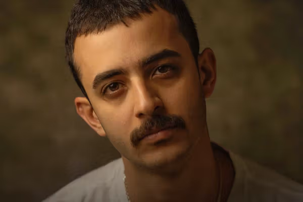 علی شادمان و ۲۰ هنرمند دیگر در حمله ماموران به جشن تولد او بازداشت شدند