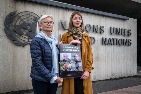 باريس: مستقبل علاقتنا مع طهران ورفع العقوبات "مرهون" بالإفراج عن 3 فرنسيين في إيران