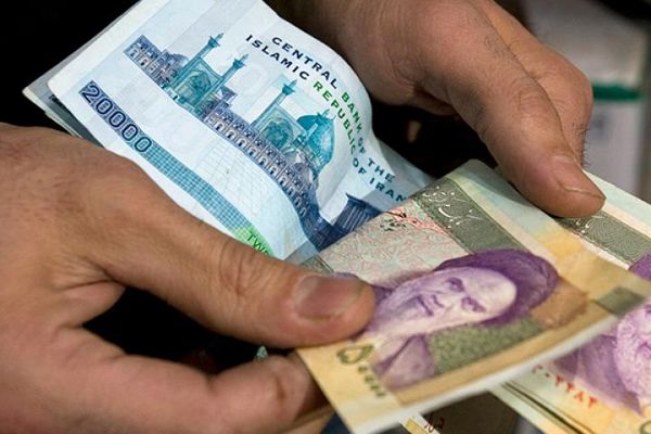 عضو غرفة تجارة طهران: البنوك الإيرانية ليس لديها أموال لتقديم تسهيلات لقطاع الإنتاج