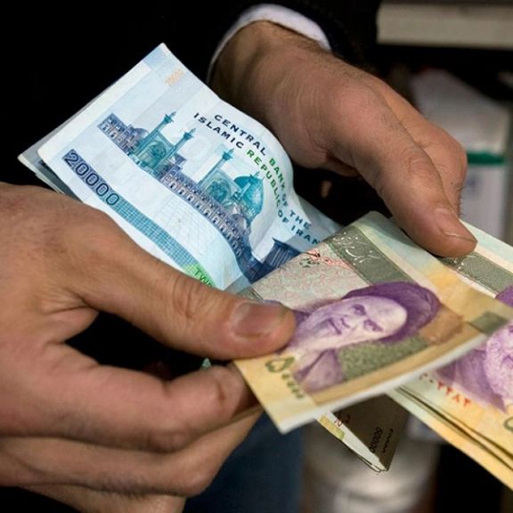 عضو غرفة تجارة طهران: البنوك الإيرانية ليس لديها أموال لتقديم تسهيلات لقطاع الإنتاج