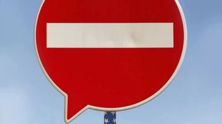 خوف خامنئي من التفاوض: كيف يعرّي السلام الحقيقة