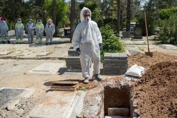 الصحة الإيرانية: 160 وفاة جديدة بكورونا و3818 مريضا في العنايات المركزة