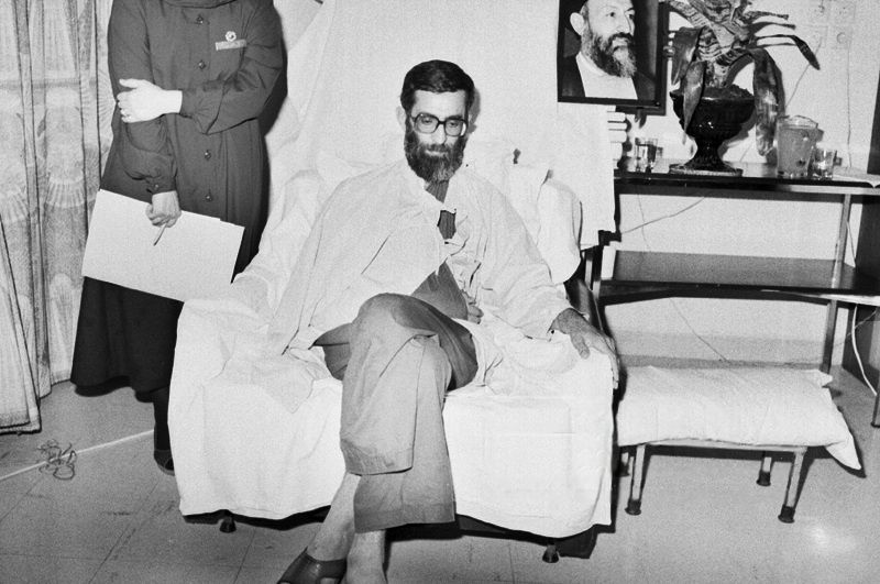 شکسته شدن مرزهای نامرئی خامنه‌ای در  تریبون‌های رسمی: او به مردان تمایل دارد و نشئه است