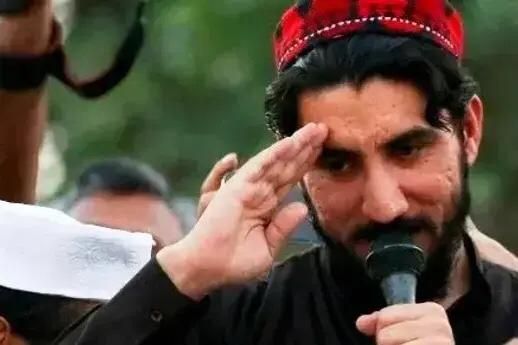 قائد بشتوني:إيران تدعي الدفاع عن مسلمي فلسطين ولبنان وتقتل المهاجرين الأفغان