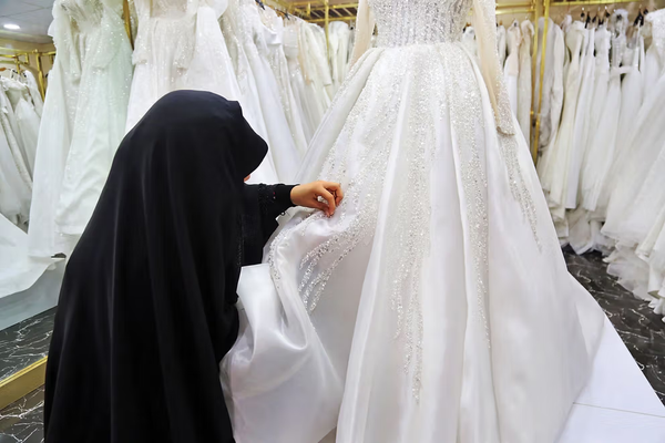 صحيفة "شرق": منصة إلكترونية مرخّصة تسمح بتسجيل أطفال دون سن 13 عامًا للزواج في إيران