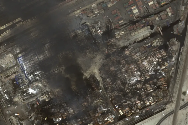 صور أقمار صناعية جديدة تكشف حفرة عميقة وحجم الدمار الهائل لانفجار ميناء رجائي في إيران